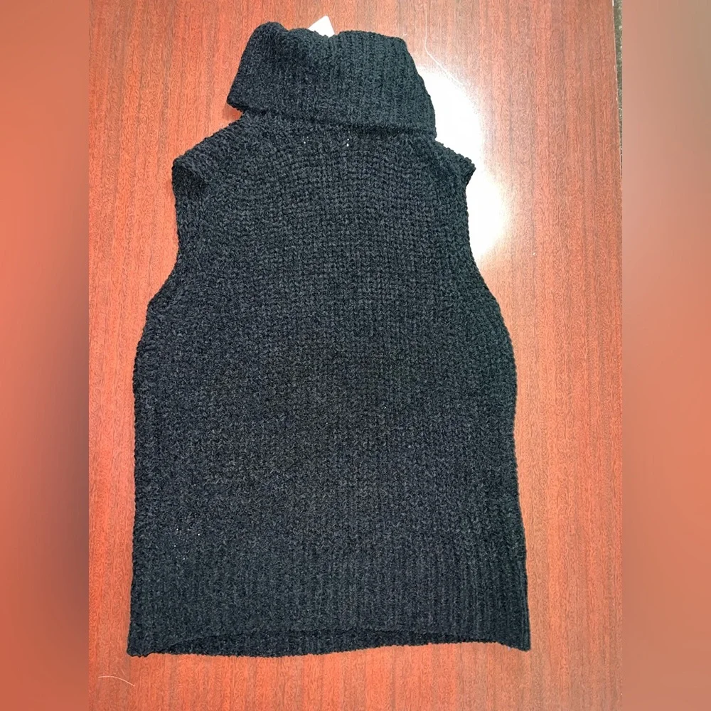 John + Jenn Black Sleeveless Turtleneck Sweater - Picture 5 of 6